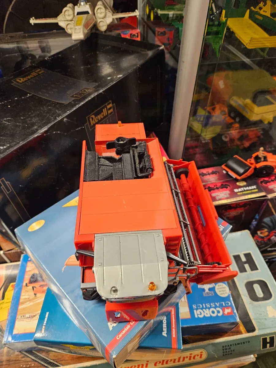 Britain's Siku Massey Ferguson Combine - Image 4