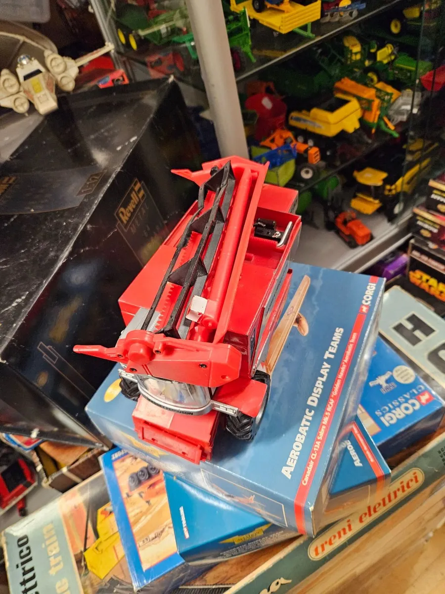 Britain's Massey Ferguson Combine Harvester - Image 3