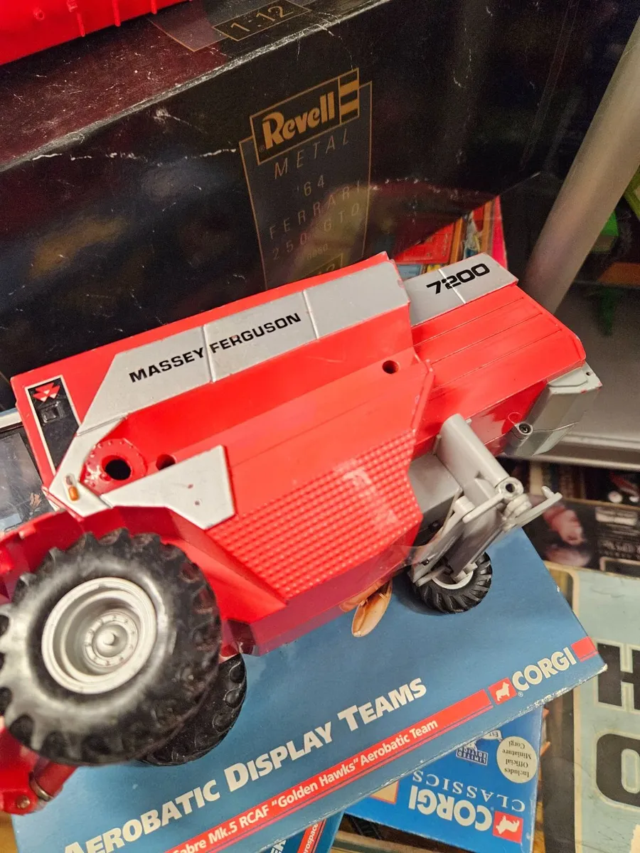 Britain's Massey Ferguson Combine Harvester - Image 4