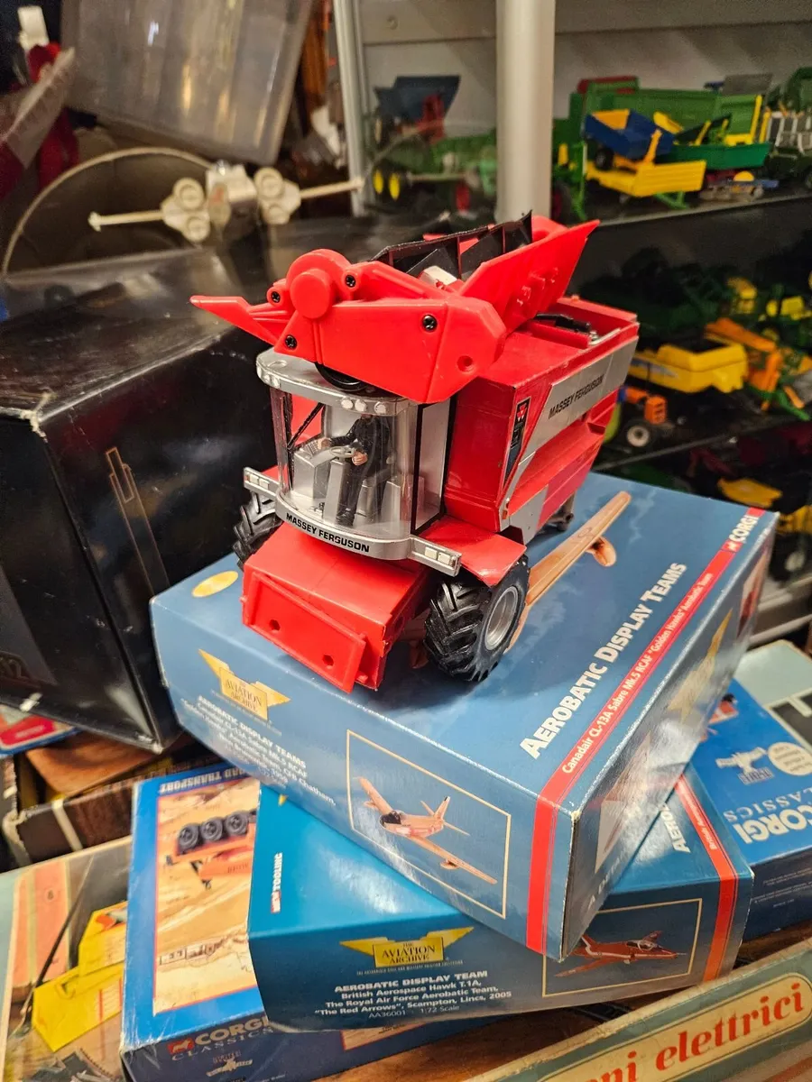 Britain's Massey Ferguson Combine Harvester - Image 1