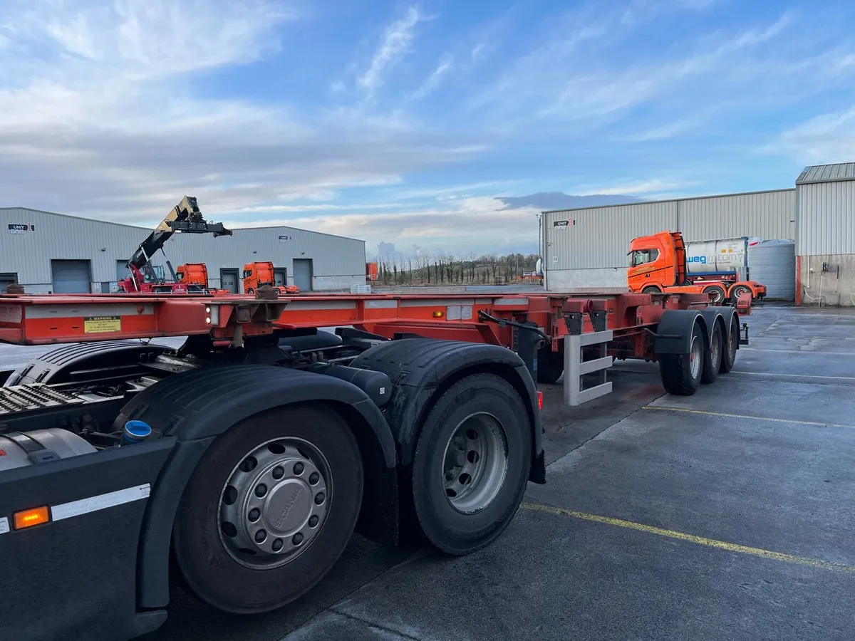 2019 SDC LONG NECK SLIDING SKELETAL TRAILER - Image 4