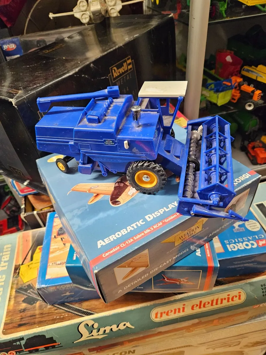 Britain's Combine Harvester - Image 3