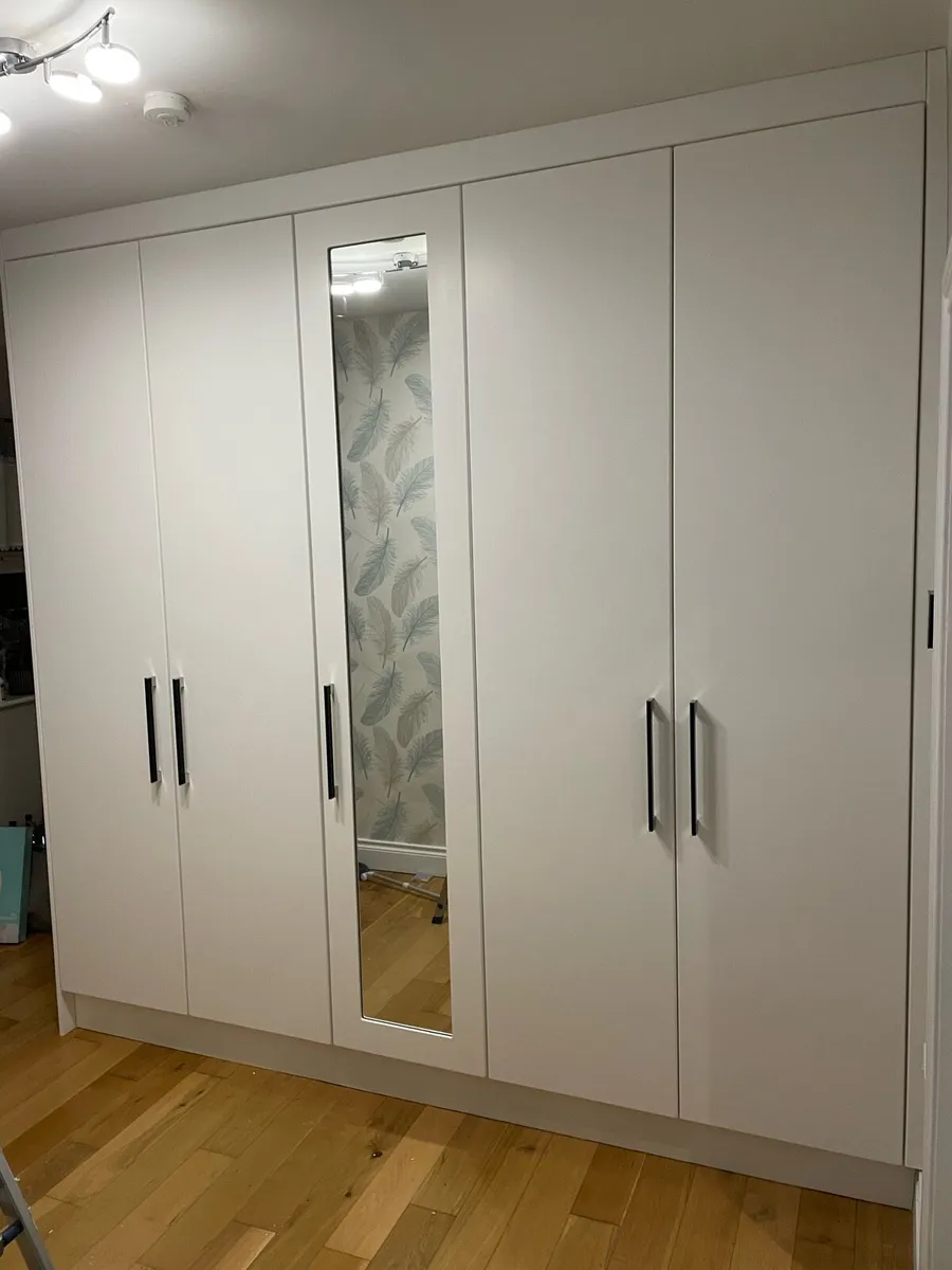 Custom built in wardrobes - Image 2