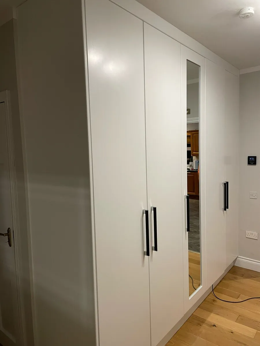 Custom built in wardrobes - Image 1