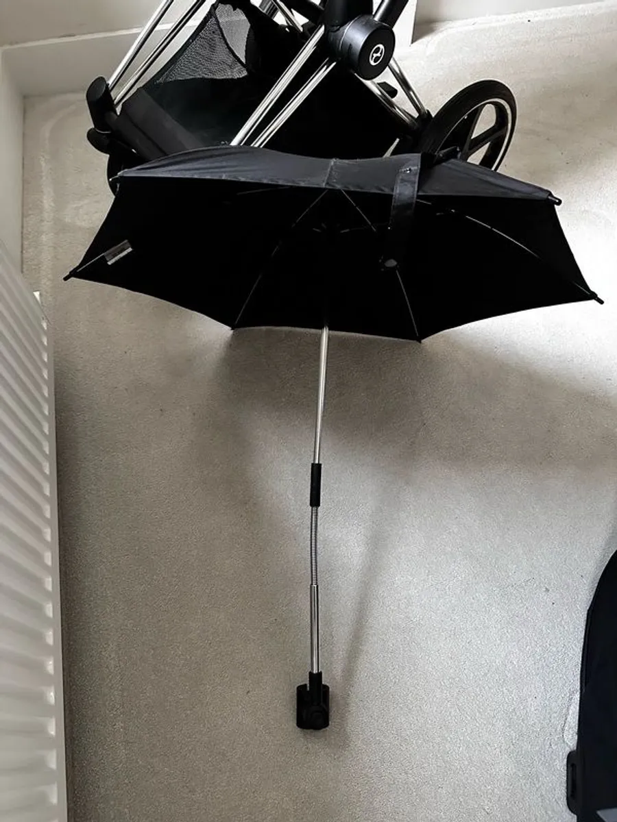 Cybex ePriam, toddle chair and bassinet with car seat adaptors - Image 4