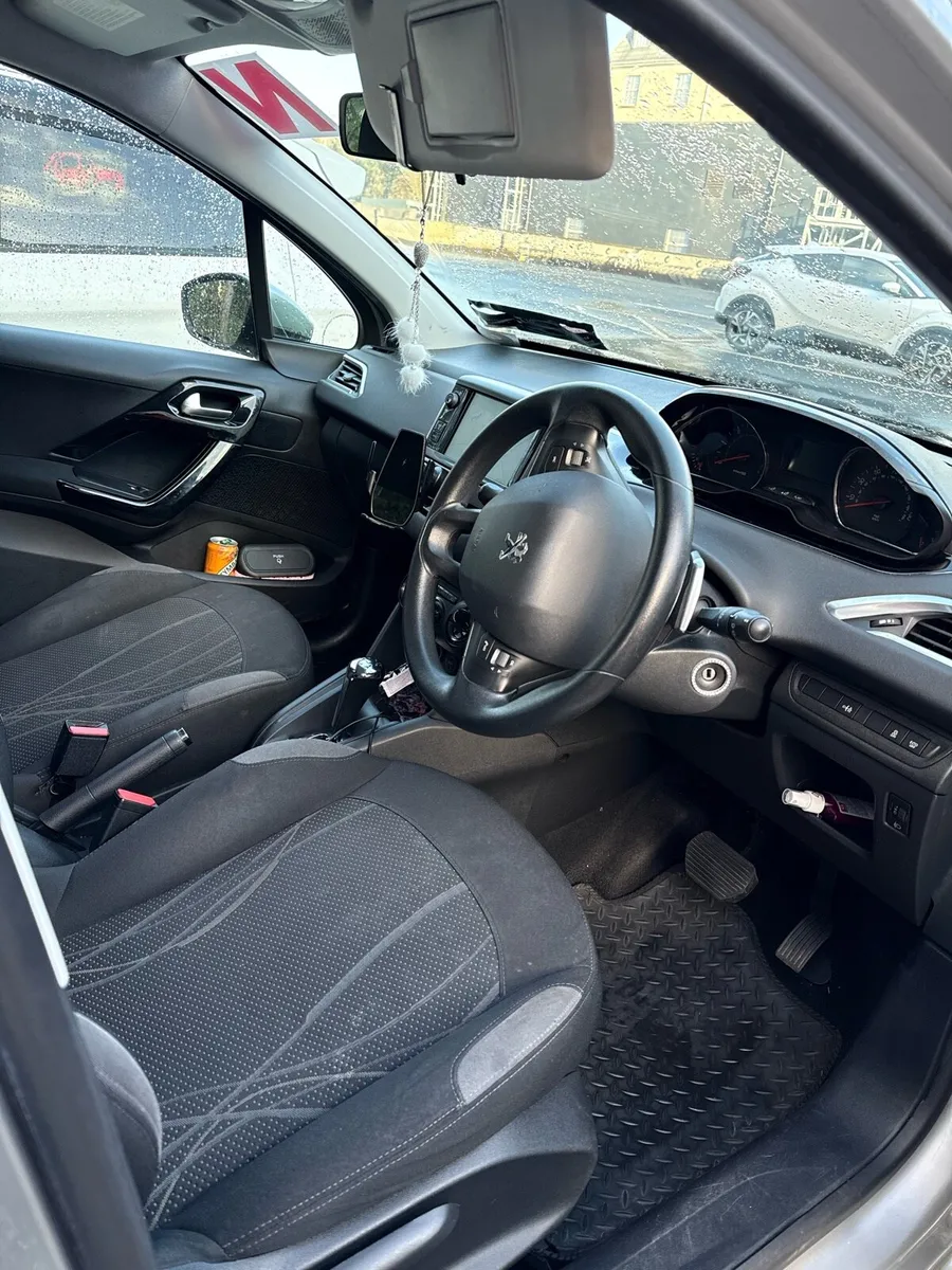 Peugeot 208 2014 - Image 4