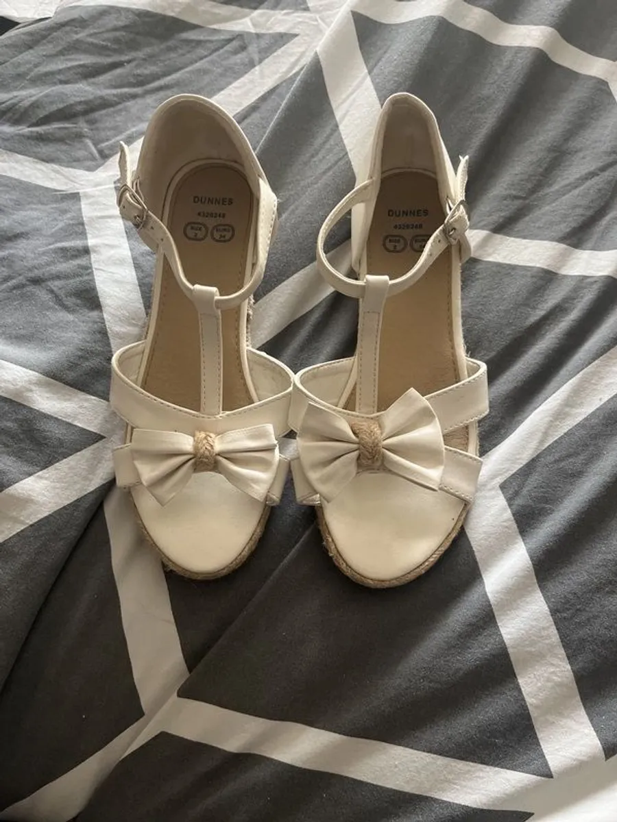 Cream sandals - Image 1