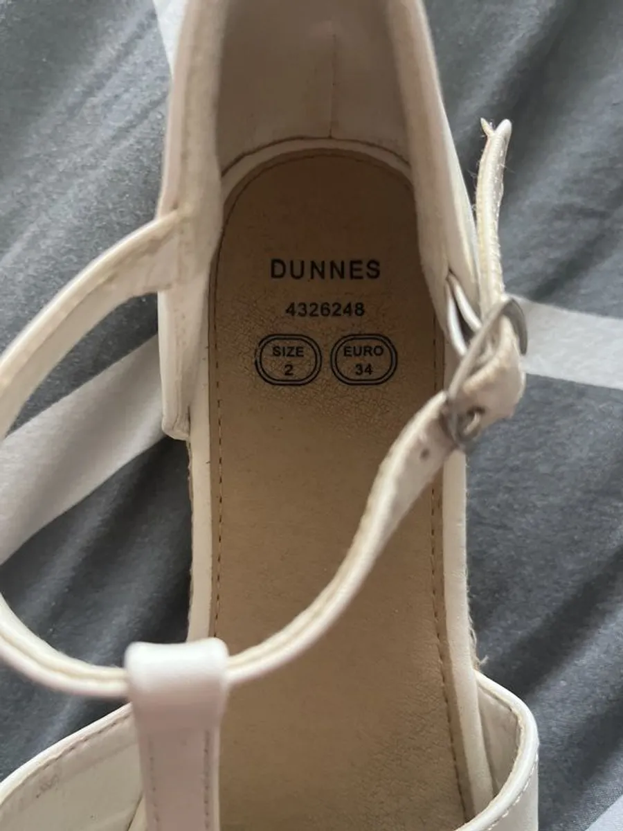 Cream sandals - Image 3