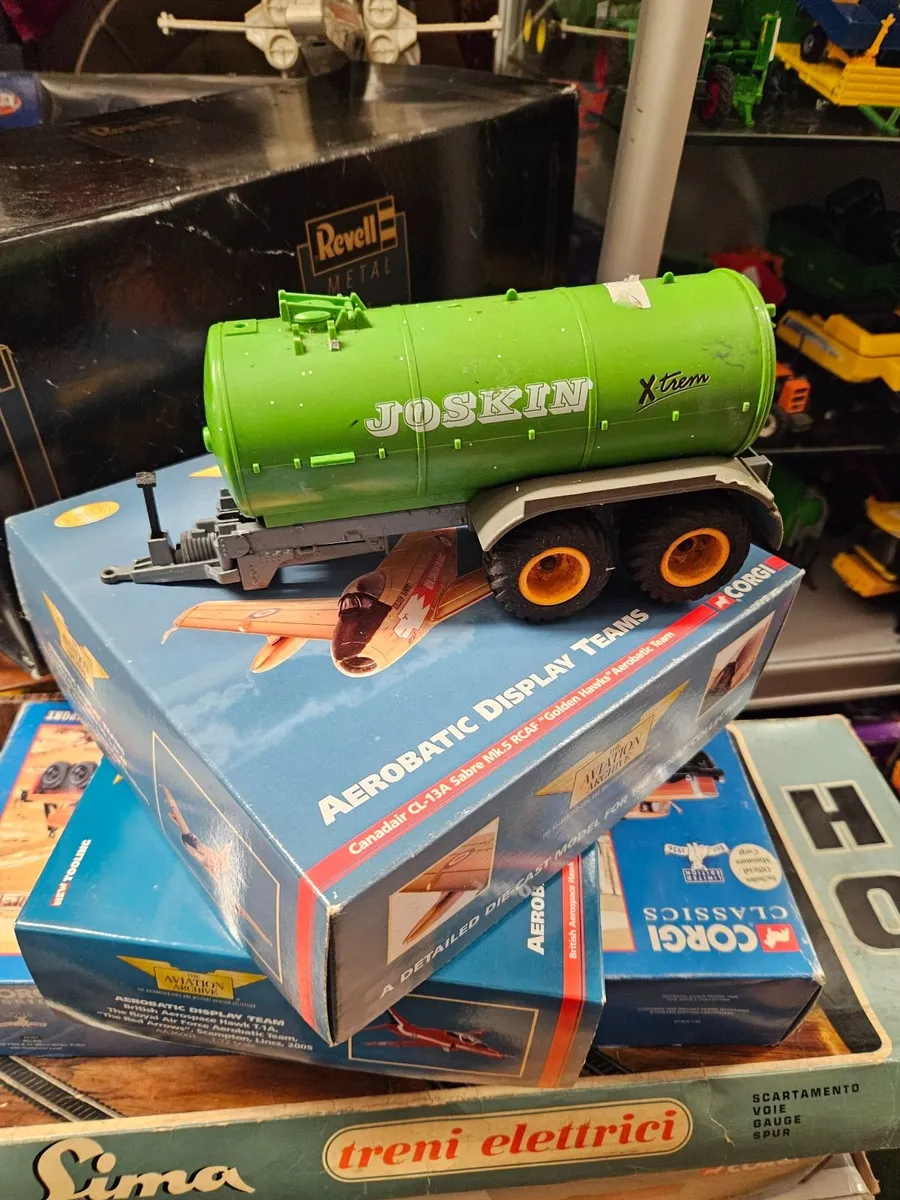 Britain's Siku Joskin Tanker Trailer - Image 2