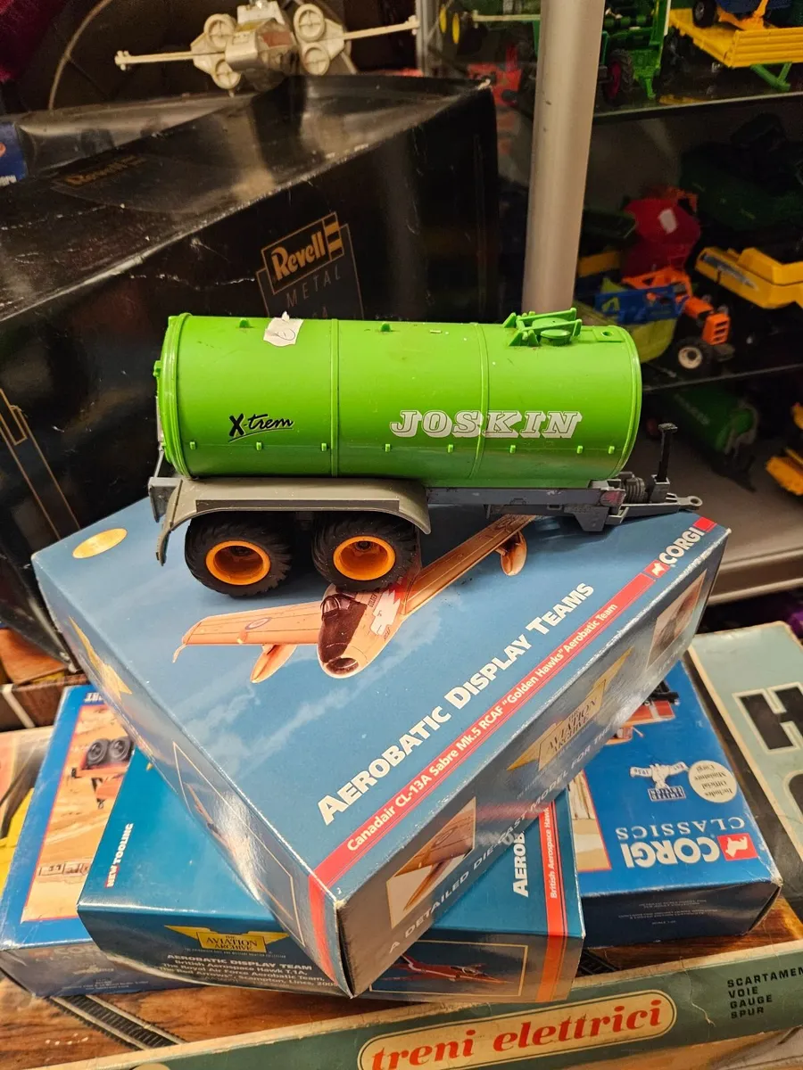 Britain's Siku Joskin Tanker Trailer - Image 4