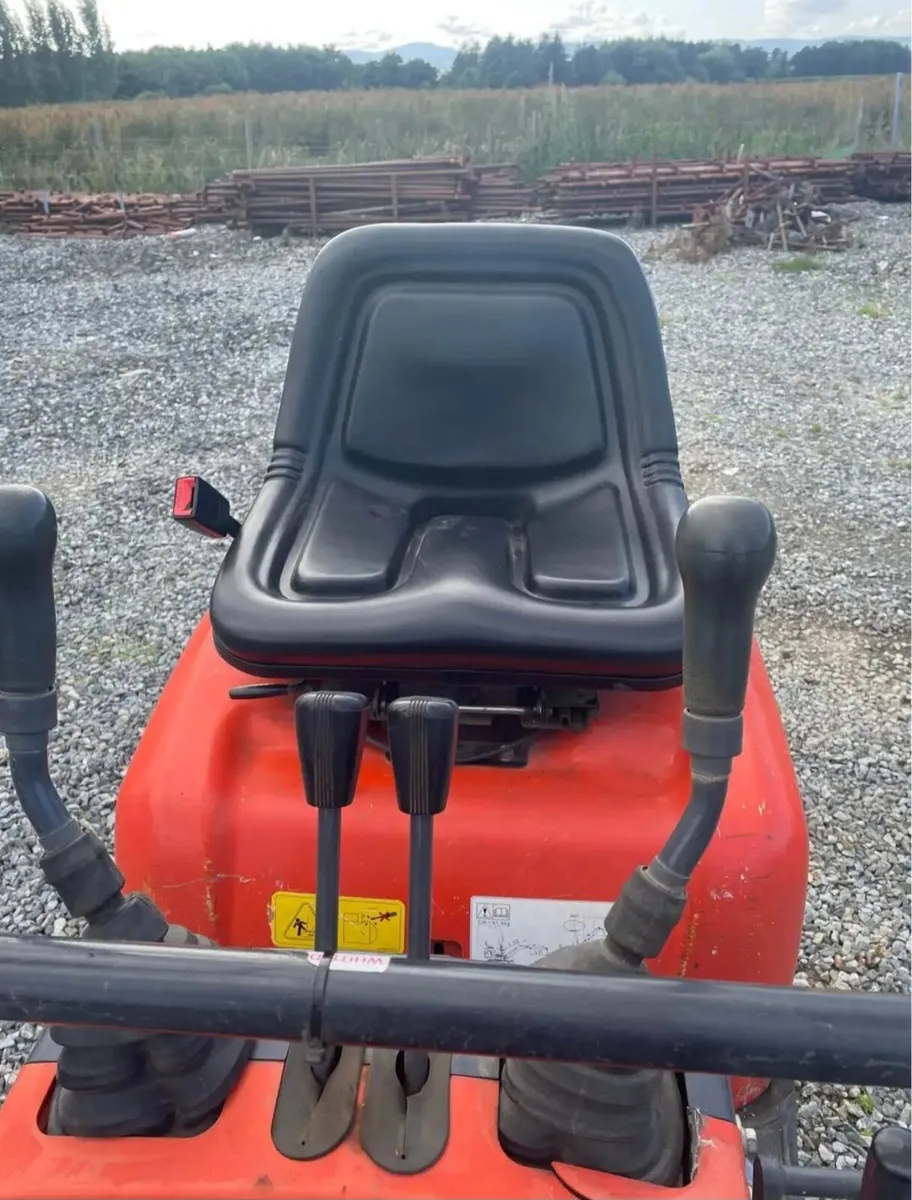 2018 Kubota mini digger 1 ton - Image 3