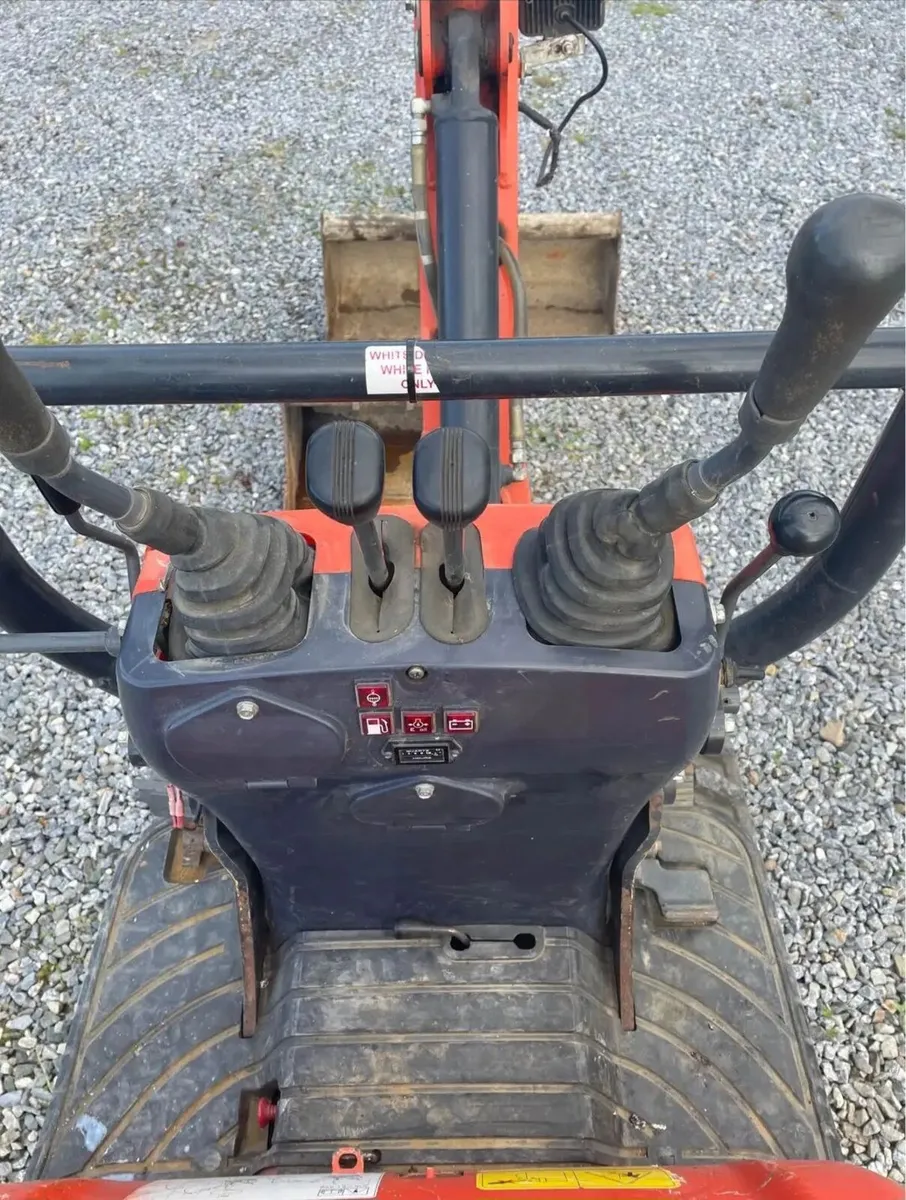 2018 Kubota mini digger 1 ton - Image 4