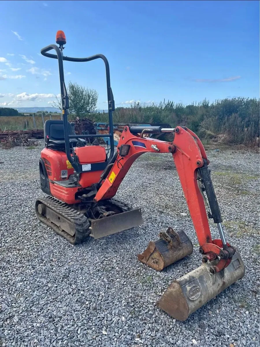 2018 Kubota mini digger 1 ton - Image 1