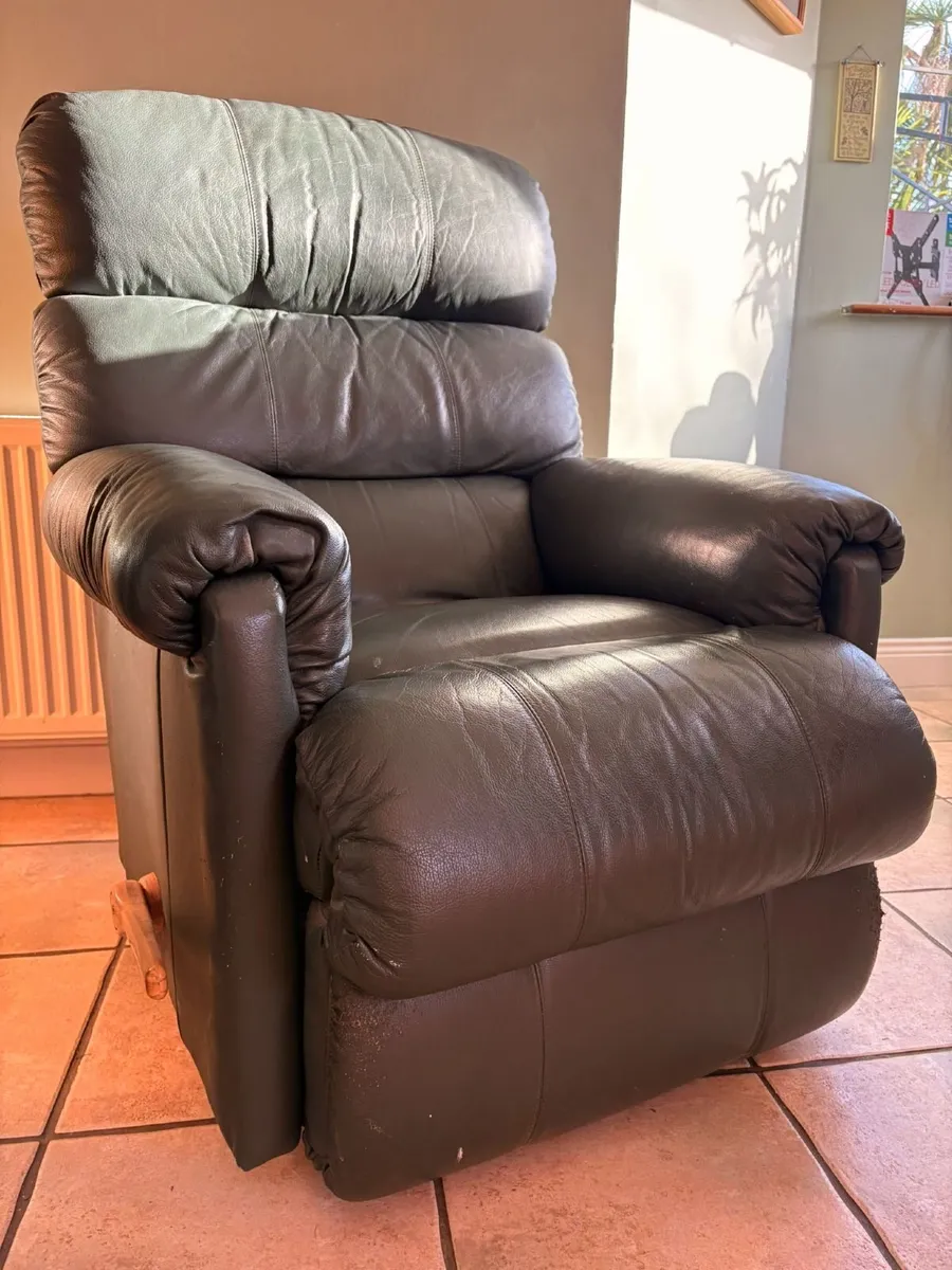 Original LazyBoy Leather Recliner armchair - Image 2