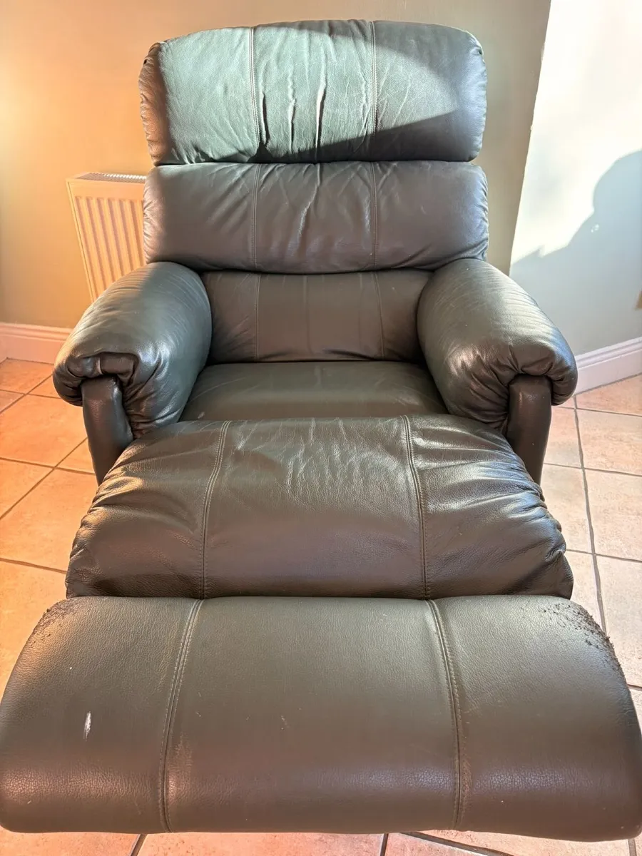 Original LazyBoy Leather Recliner armchair - Image 4