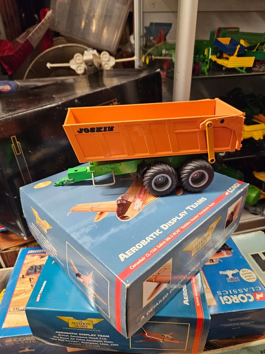 Britain's Siku Joskin Trailer - Image 1