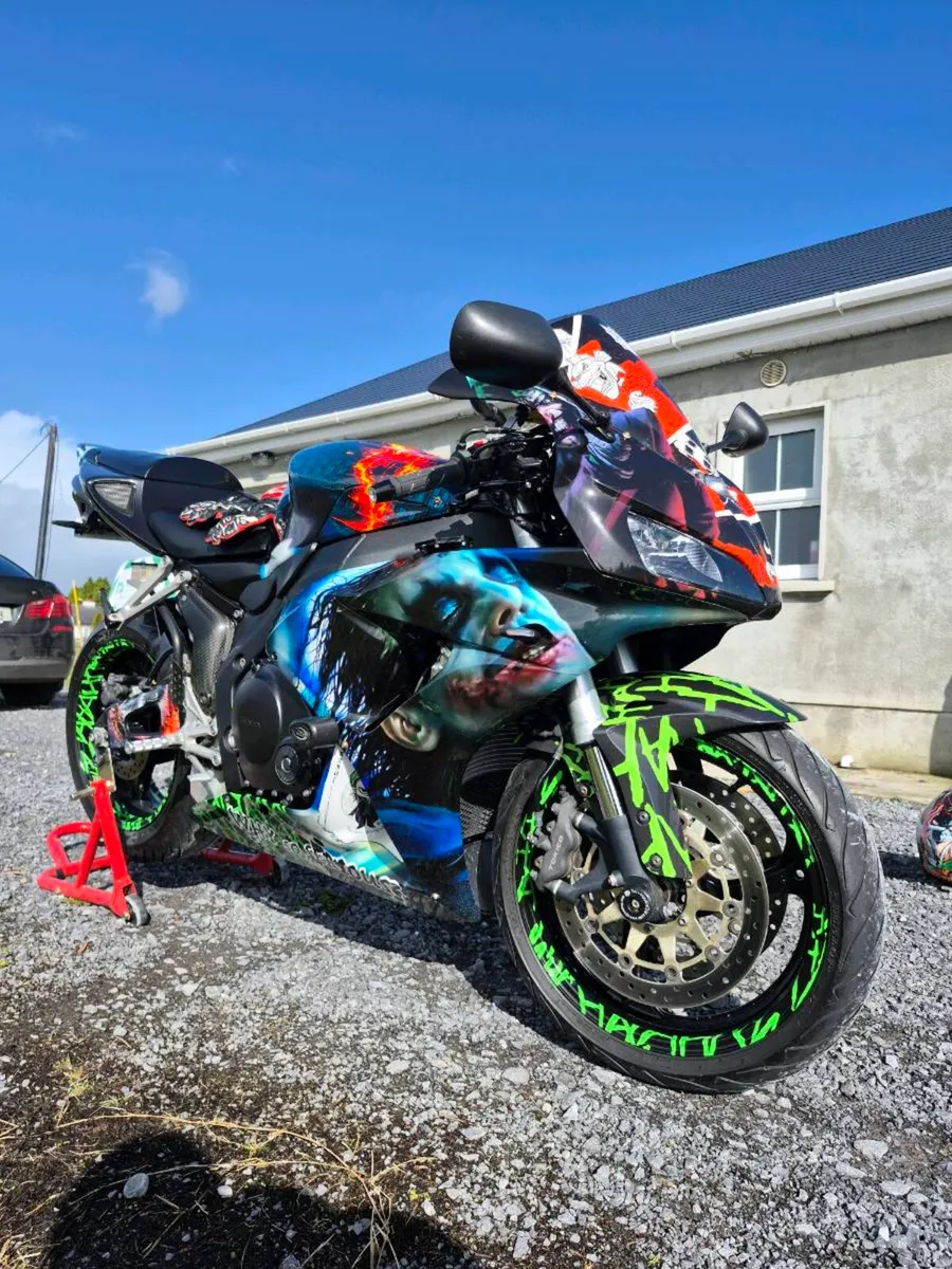 CBR 1000 RR - Image 2