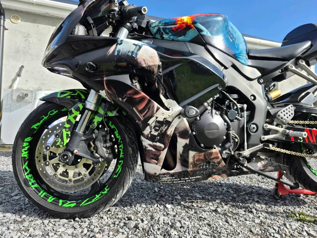 CBR 1000 RR - Image 4