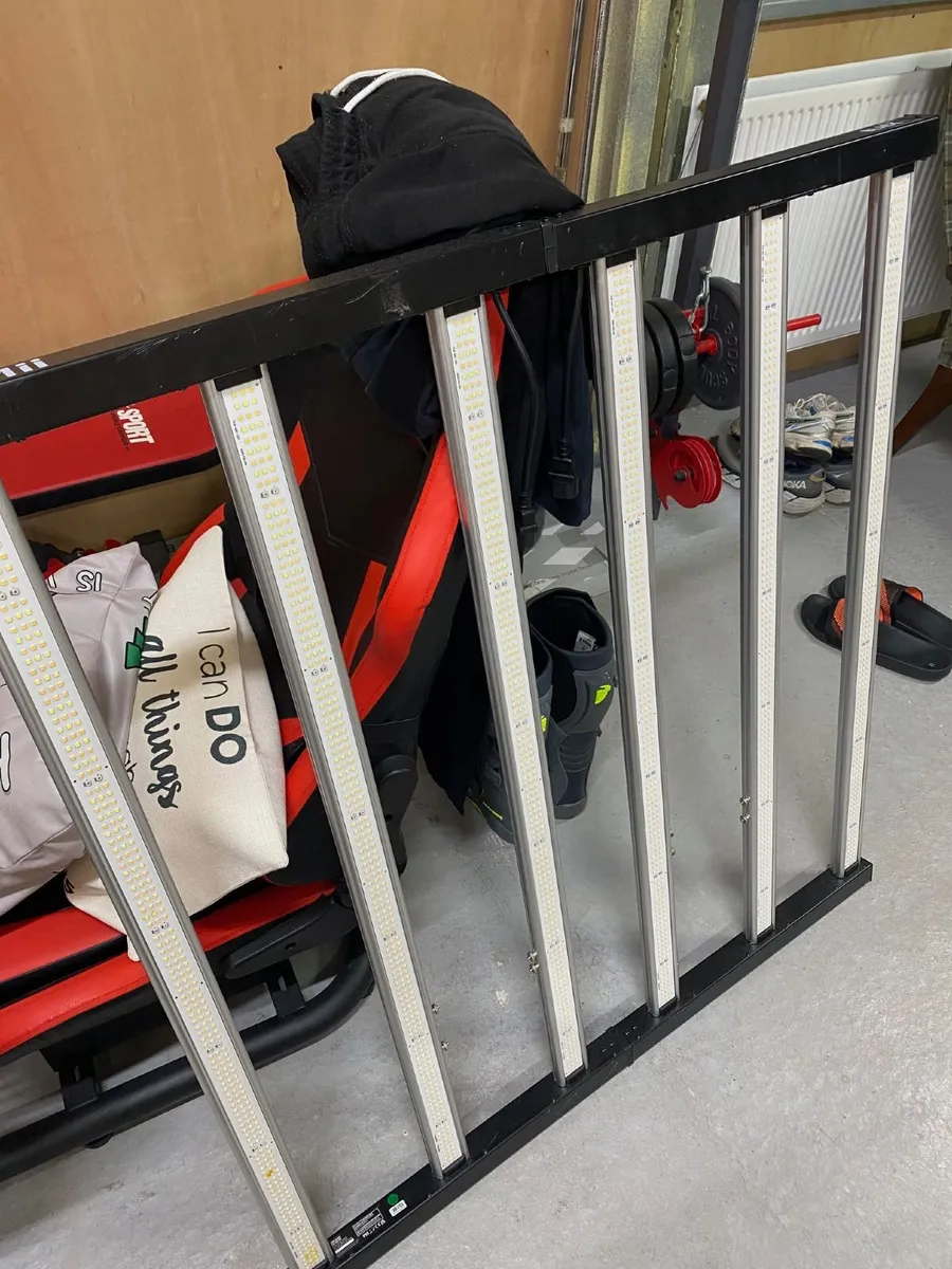 Lumi Black LED Grow Light - Image 1