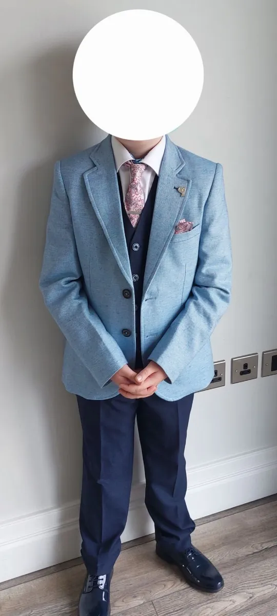 Boys commuion suit - Image 1