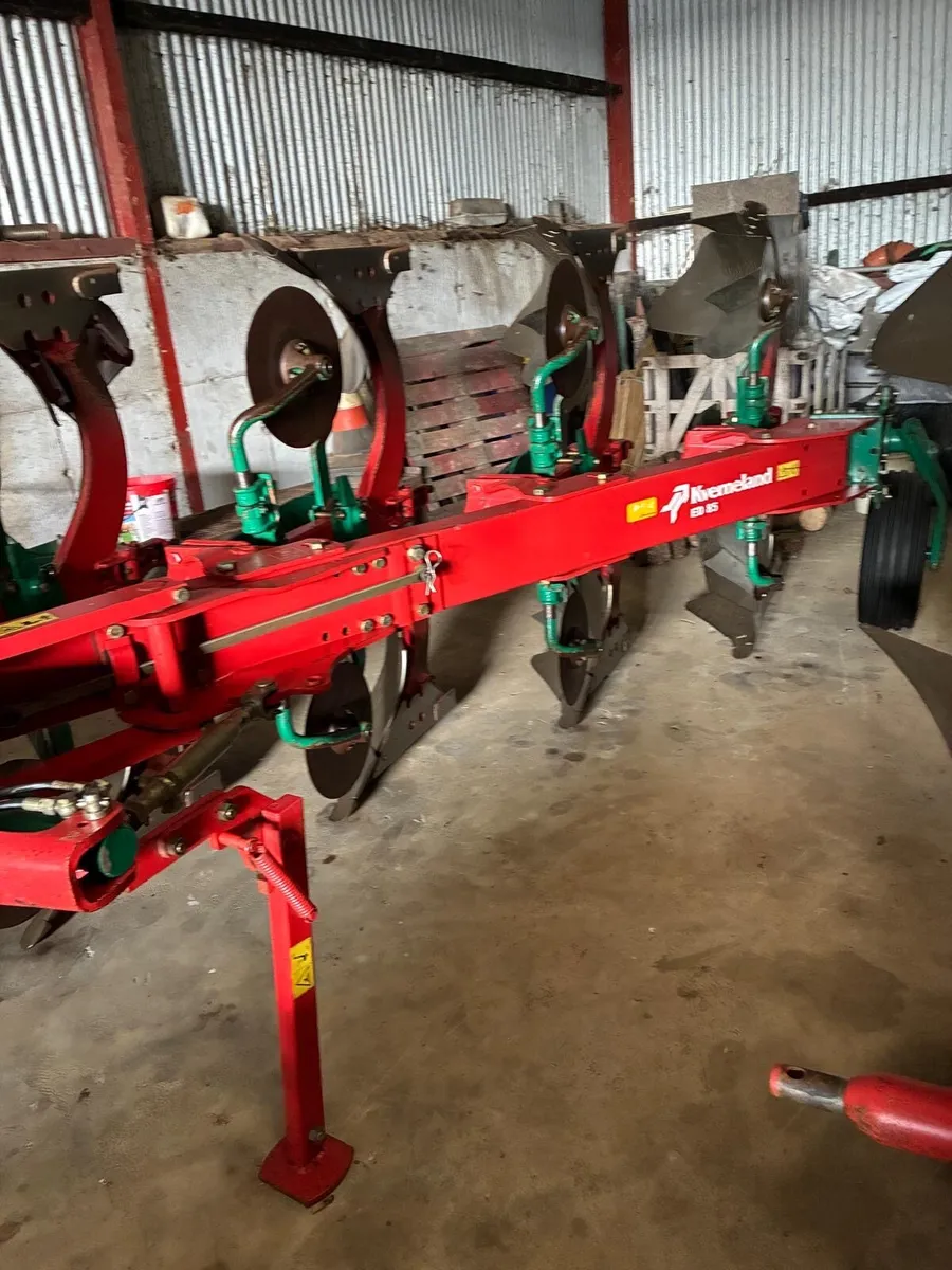 Kverneland ED 4 furrow reversible plough - Image 1