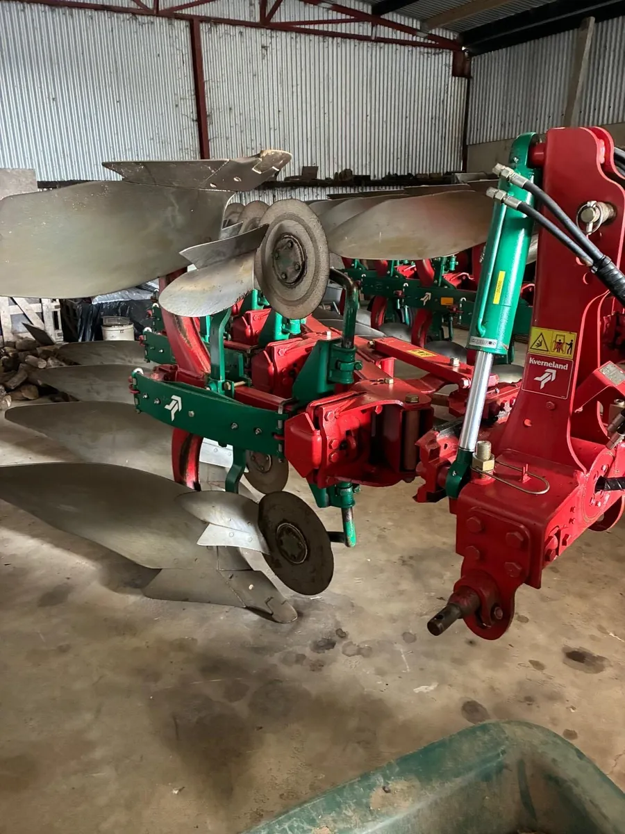 Kverneland ED 4 furrow reversible plough - Image 3