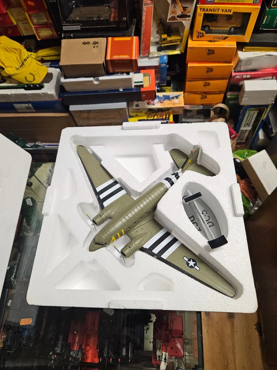 Corgi ERTL Douglas DC3 Normandy 1.72 - Image 3