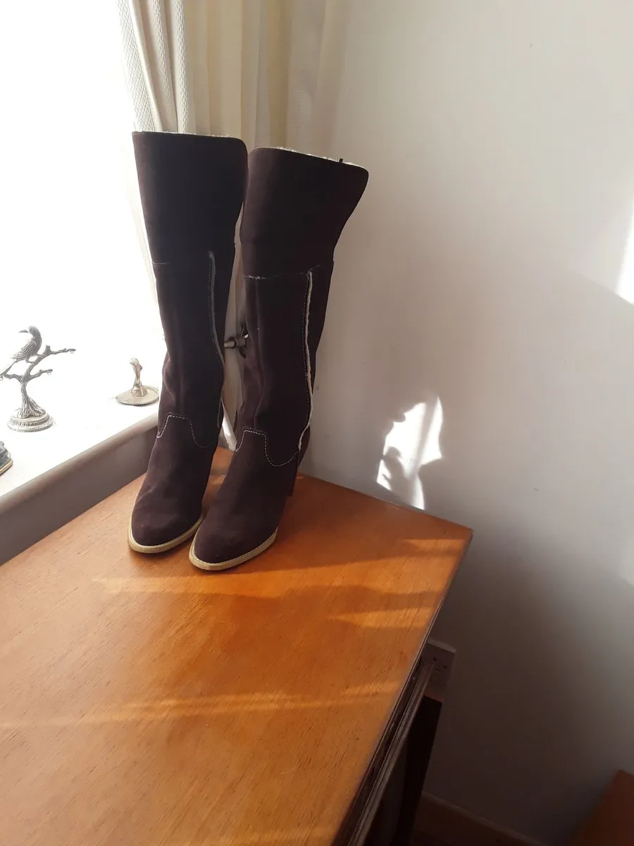 New fur  lines suede boots size 7 high heeled - Image 2