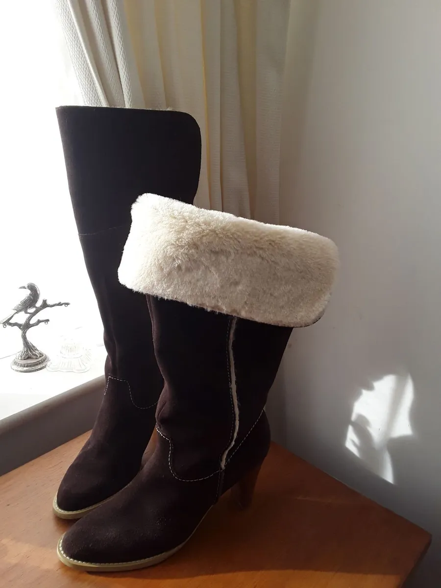 New fur  lines suede boots size 7 high heeled - Image 1