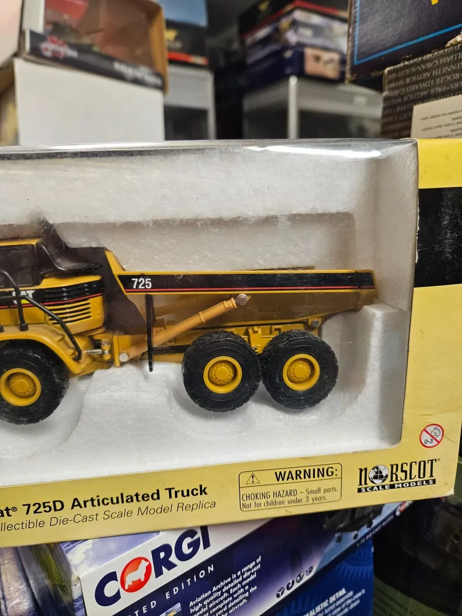 Corgi Norscot Caterpillar Articulated Truck - Image 3