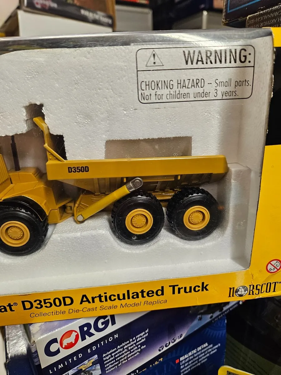 Corgi Norscot Caterpillar Articulated Truck - Image 2