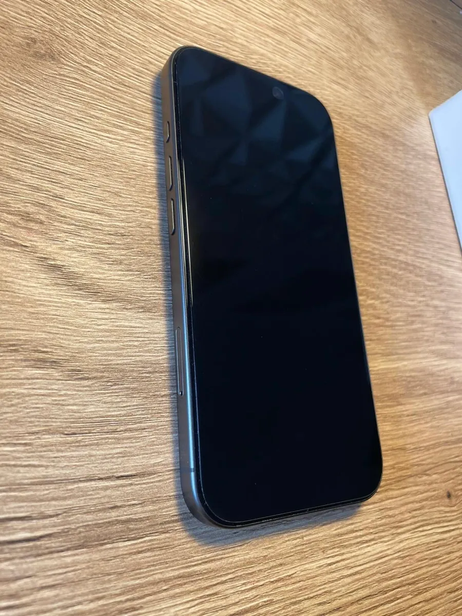 iPhone 17 - Image 4