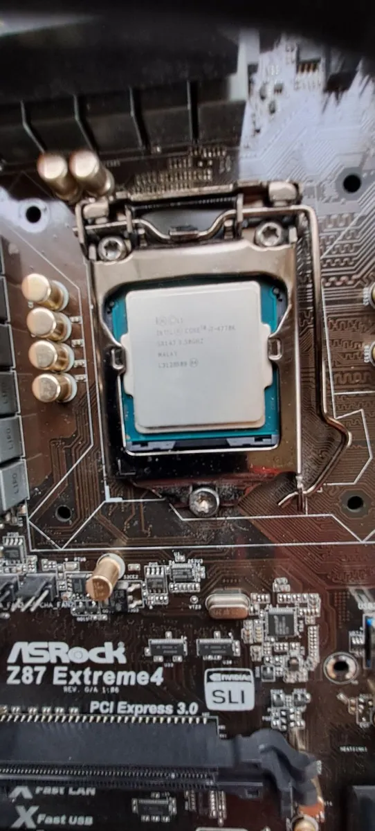 ASRock Z87 Extreme4 + CPU - Faulty - Image 2