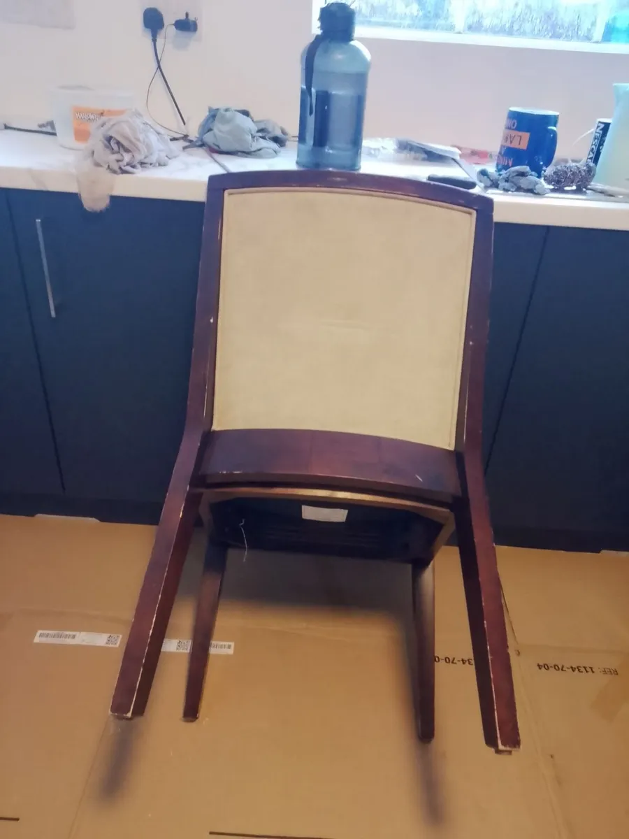 Chairs and high stools - Image 3