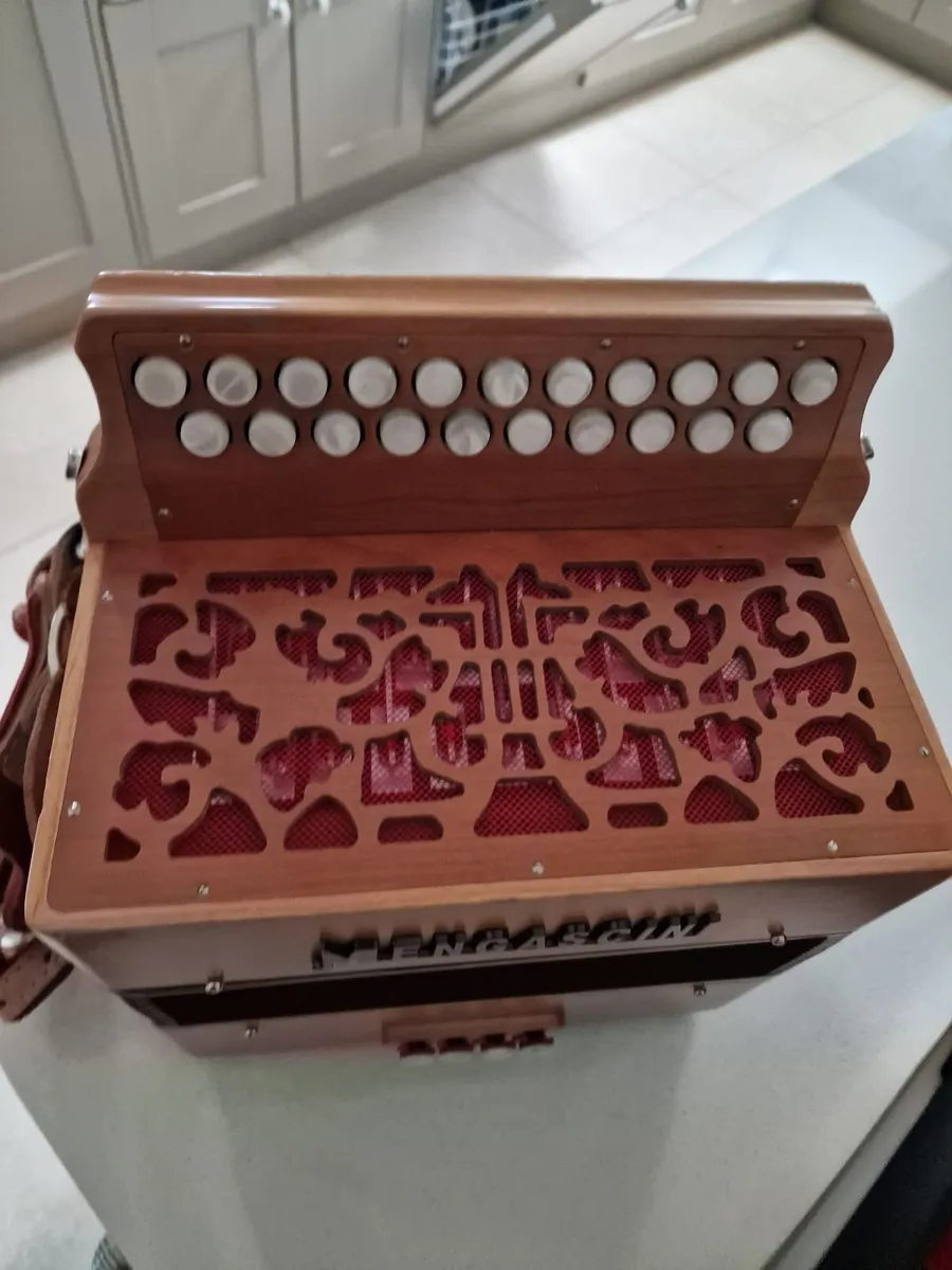Mengascini D212E B/C accordion - Image 1