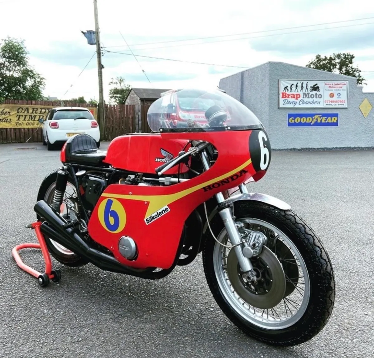 Honda cb 750/4 road race track bike - Image 1
