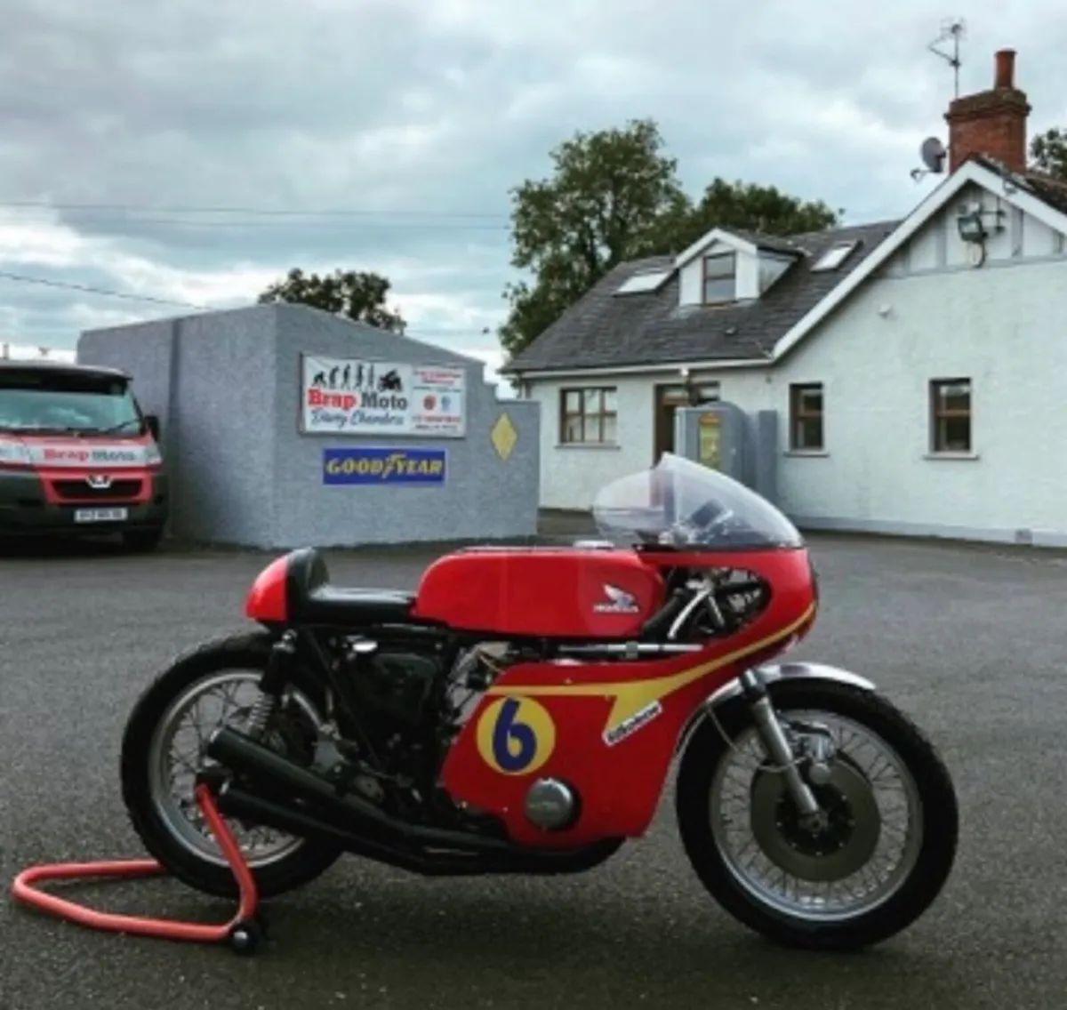 Honda cb 750/4 road race track bike - Image 4