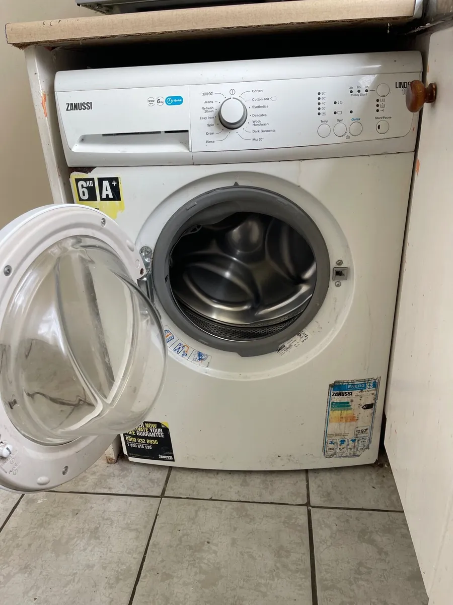 Washing machine, table and chairs, bed - Image 1