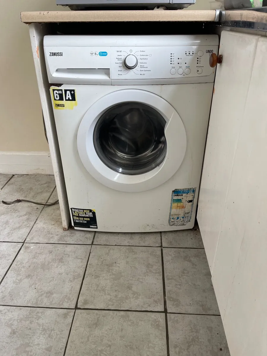 Washing machine, table and chairs, bed - Image 2