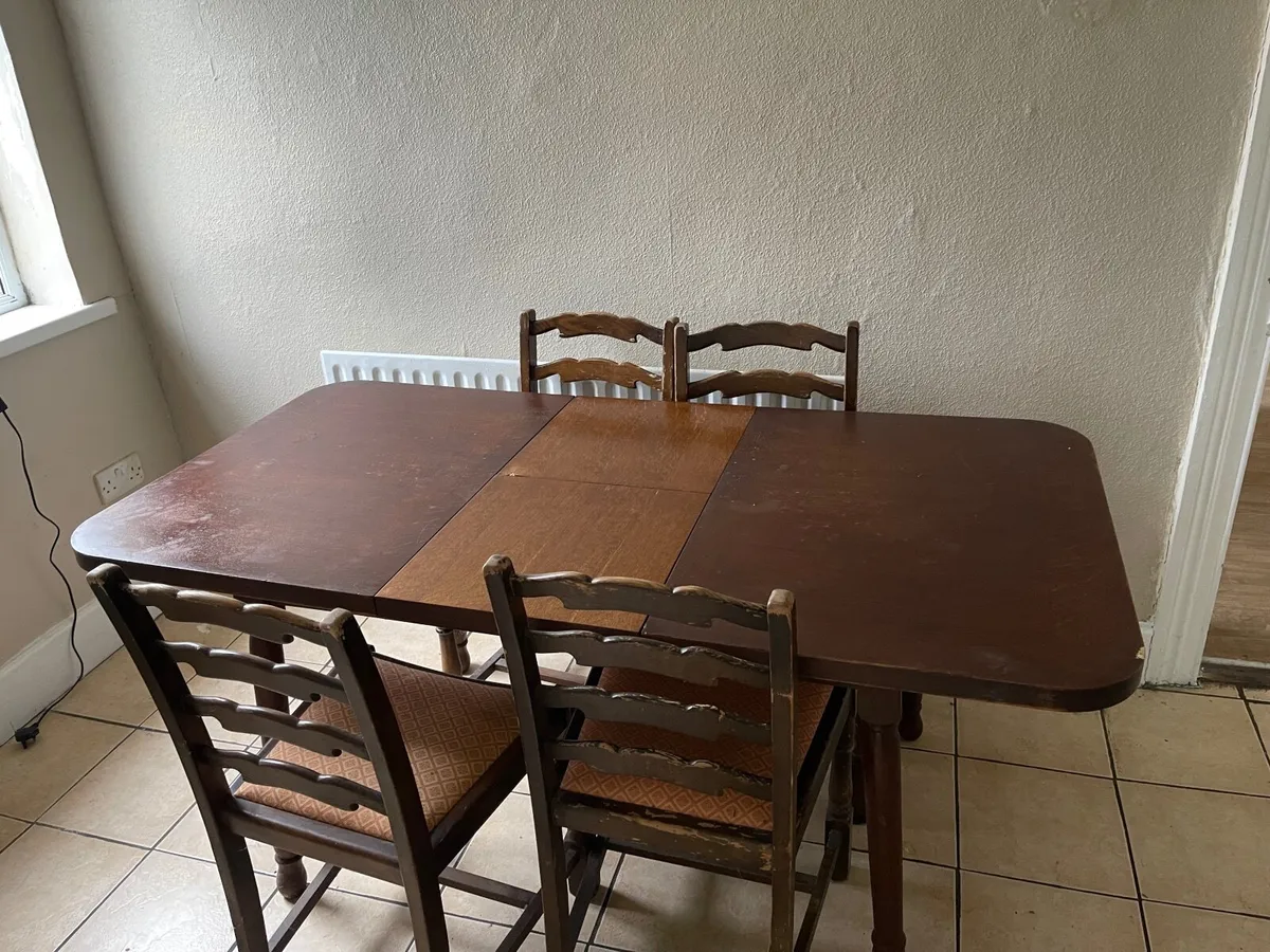 Washing machine, table and chairs, bed - Image 4