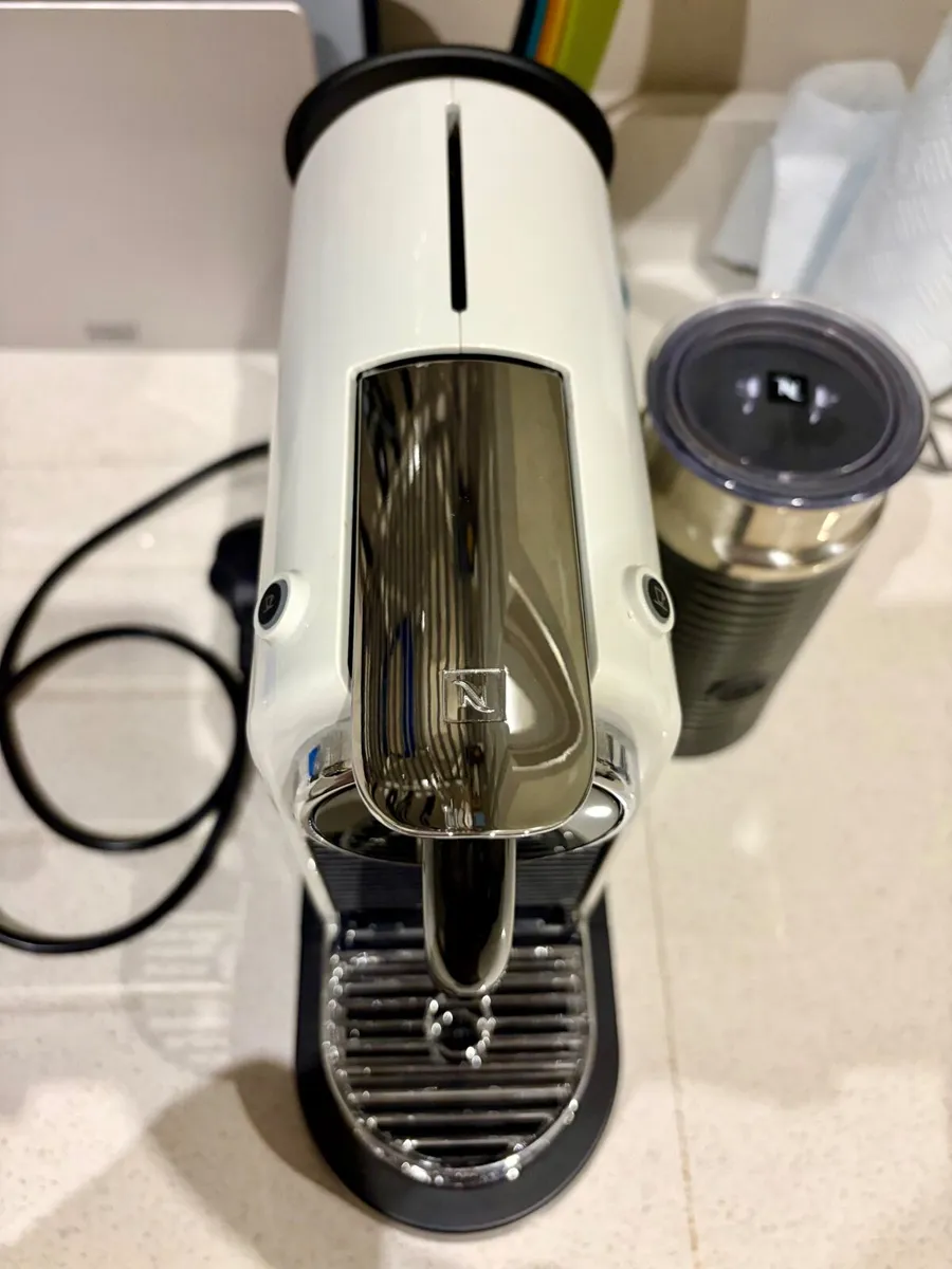 Nespresso Coffee Machine with Milk Frother - Image 3