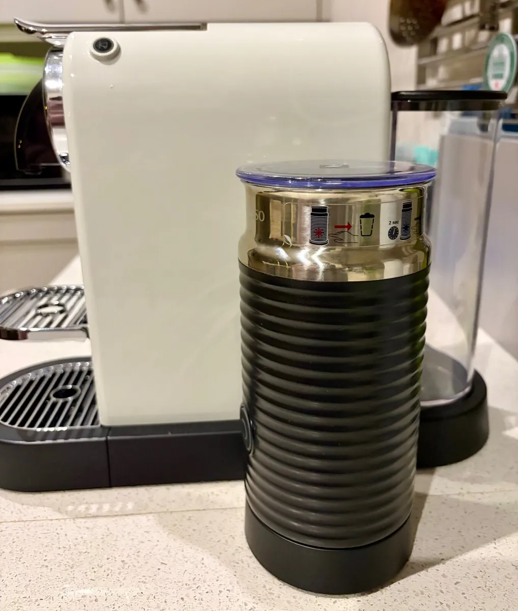 Nespresso Coffee Machine with Milk Frother - Image 4