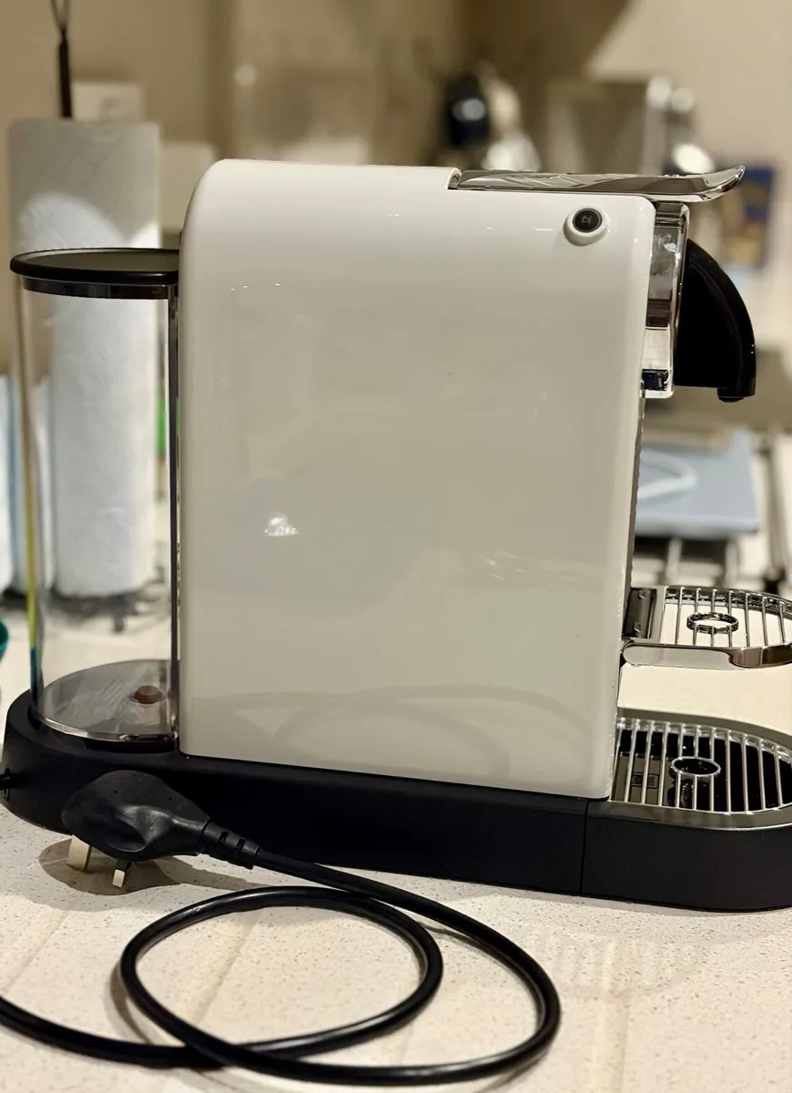 Nespresso Coffee Machine with Milk Frother - Image 2