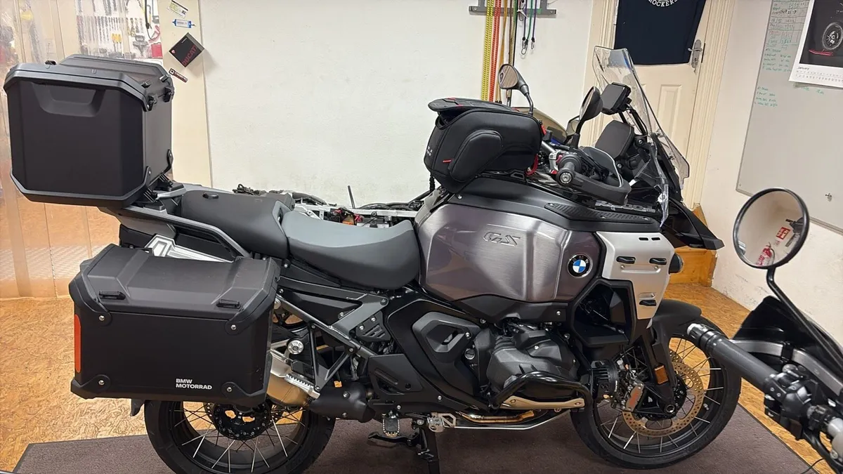 Triple Black R1300GSA