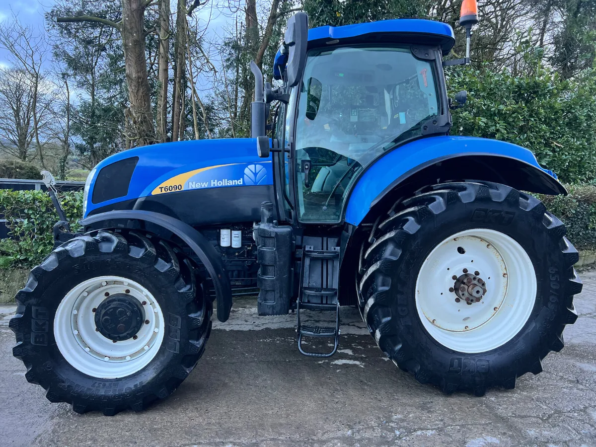 2011 New Holland T6090 - Image 4
