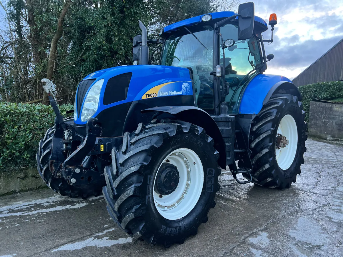 2011 New Holland T6090 - Image 2