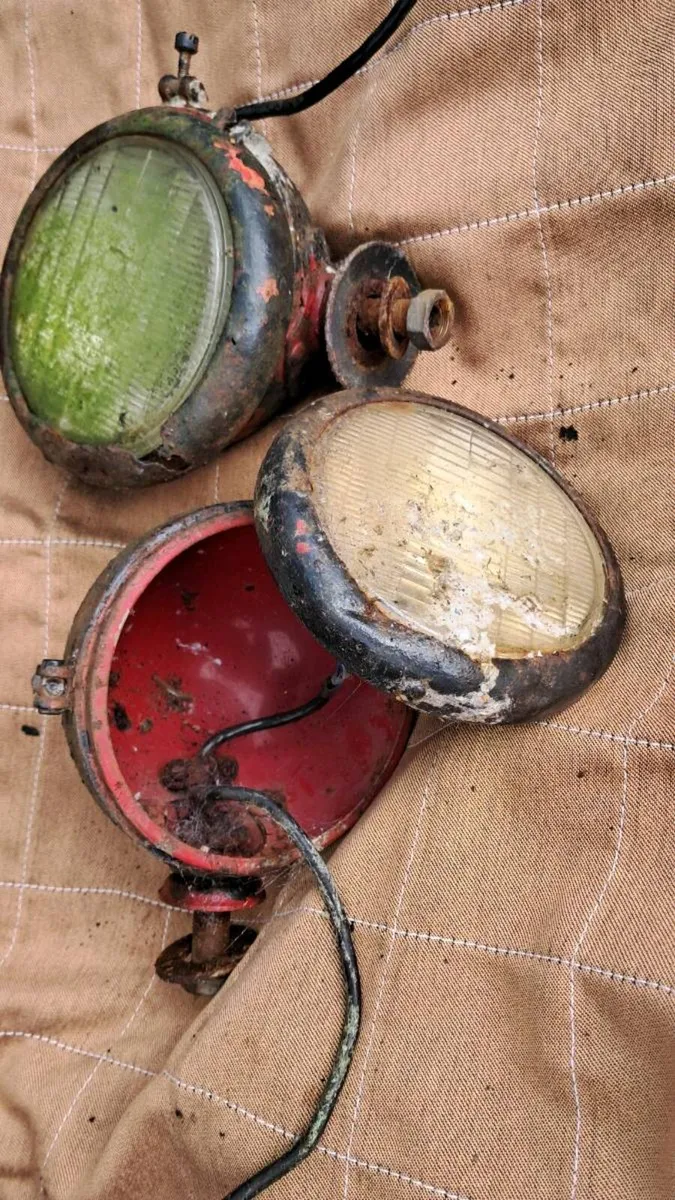 Vintage tractor headlamps - Image 3