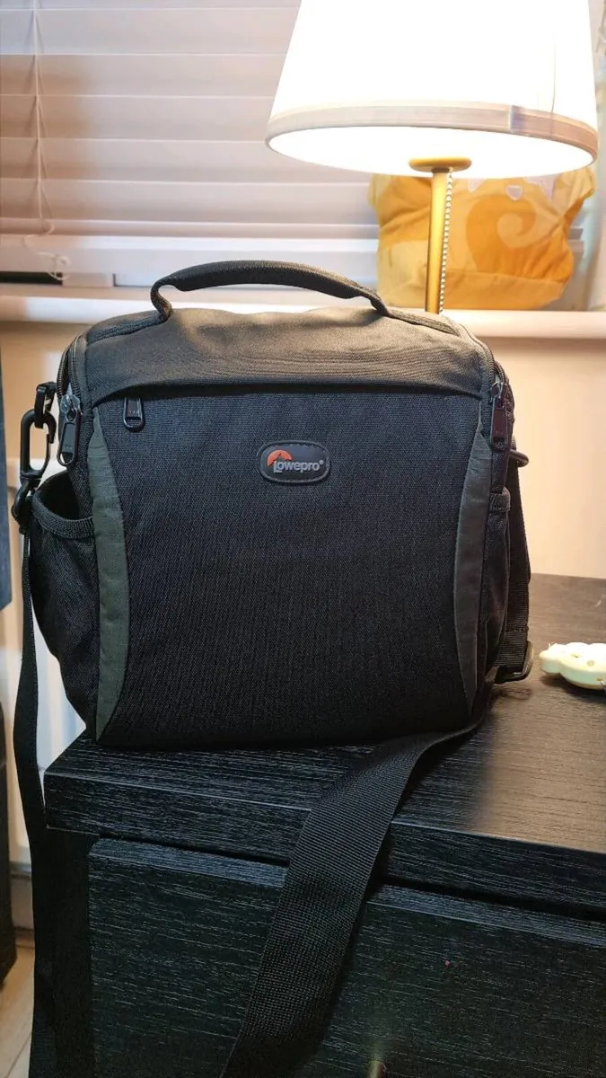 NIKON D5300 CAMERA +2LENSES - Image 4