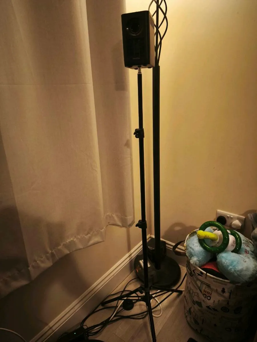 Android projector with 2GB of RAM and 16GB - Image 2