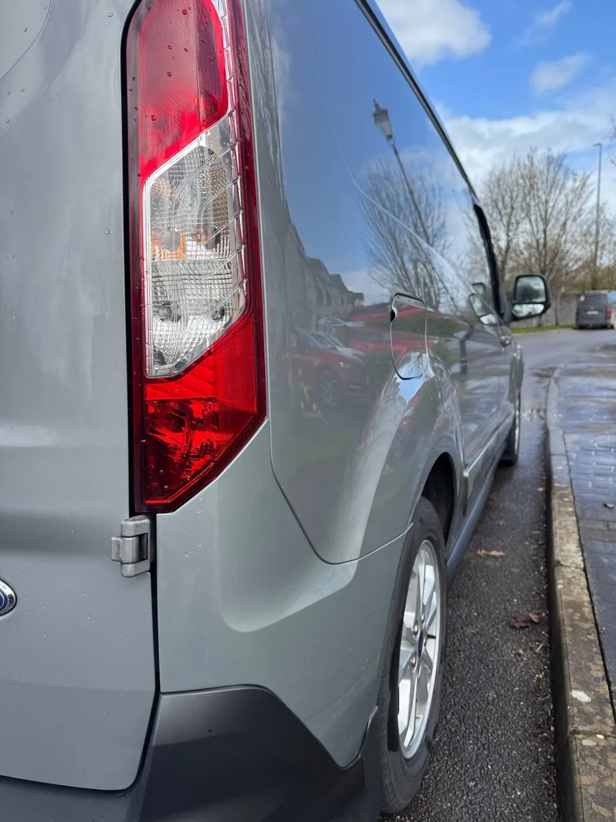 22 Ford Transit Connect Limited 120 - Image 4